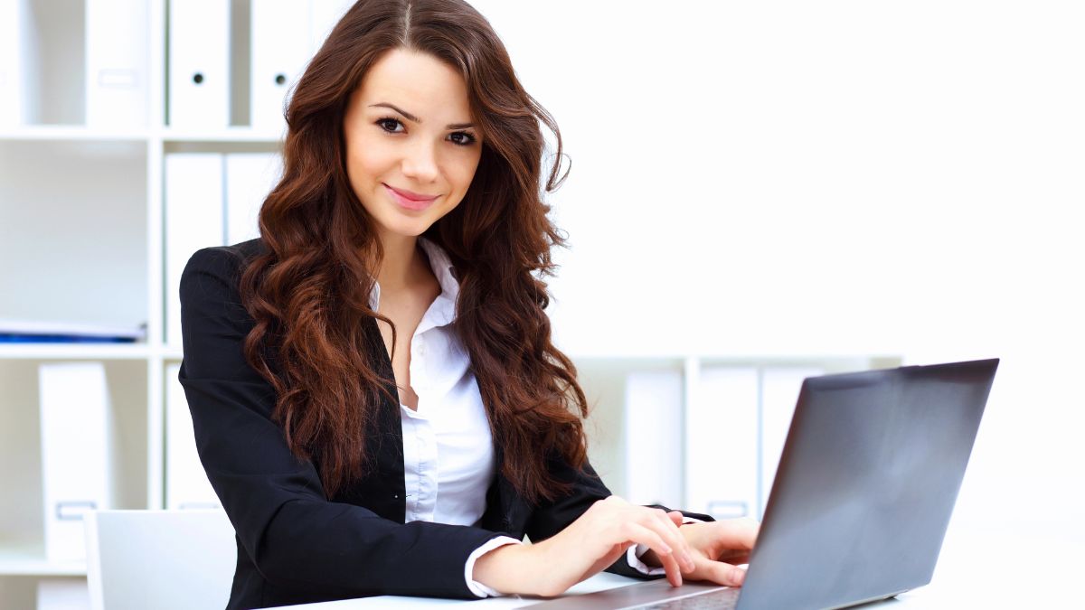 confident woman smiling at the computer